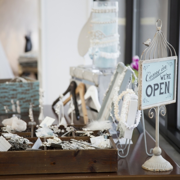 Vintage Style Open Close Pedestal Sign Bird Cage Top with Small Bird - Picture 4 of 8